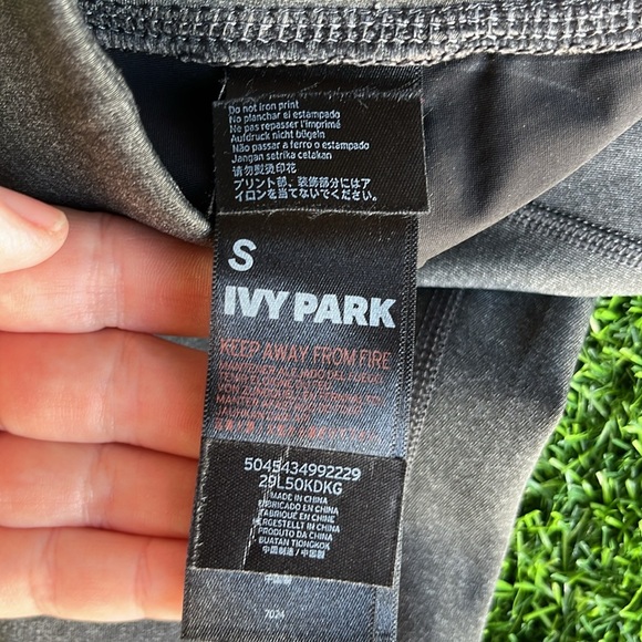 IVY PARK Cropped Leggings size small - Picture 7 of 10